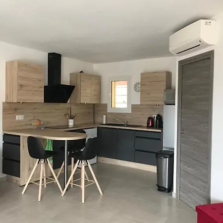 Limone Apartment *